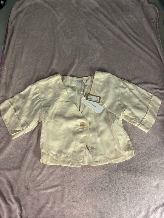 Mon Renn Tops - Boxy V-Neck Short Sleeve Blouse in Ivory